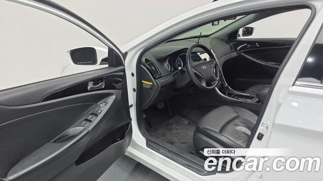 Hyundai YF Sonata LPI Premier(для людей с инвалидностью), 2011 11