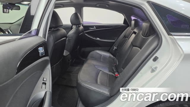 Hyundai YF Sonata LPI Premier(для людей с инвалидностью), 2011 12