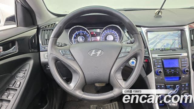 Hyundai YF Sonata LPI Premier(для людей с инвалидностью), 2011 13