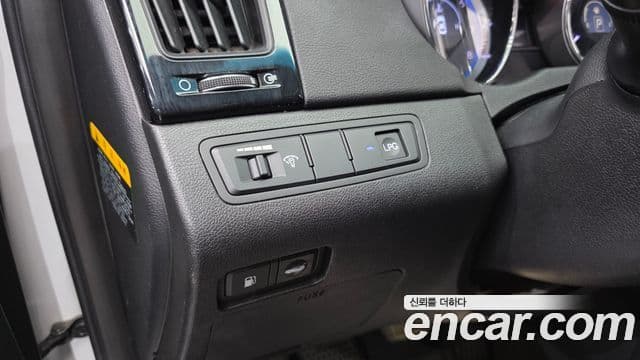 Hyundai YF Sonata LPI Premier(для людей с инвалидностью), 2011 16