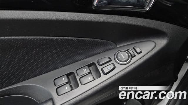 Hyundai YF Sonata LPI Premier(для людей с инвалидностью), 2011 17