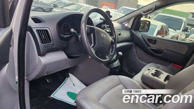 Hyundai Grand Starex CVX Deluxe, 2010 11