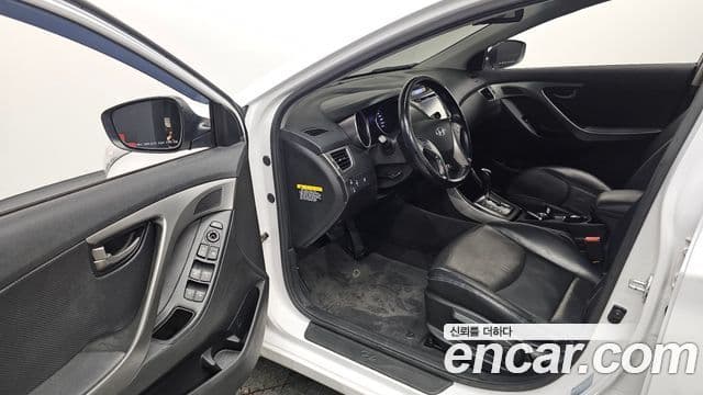 Hyundai Avante MD M16 GDI Avenue, 2013 10