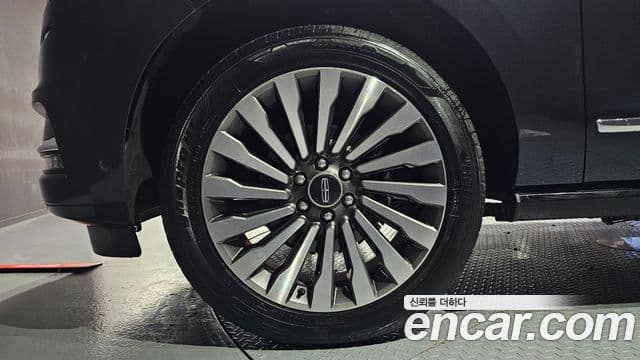 Lincoln Navigator 4세대 3.5L, 2021 все фото