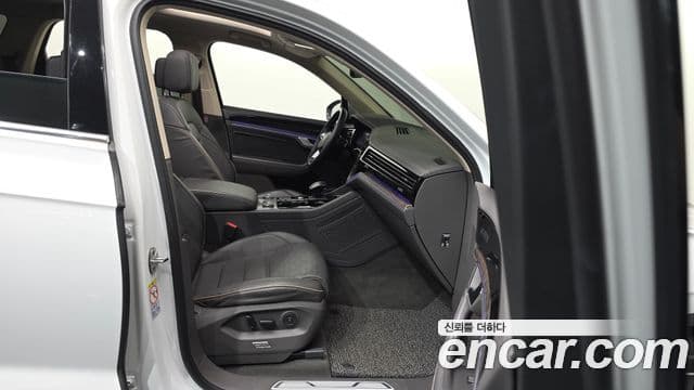 Volkswagen Touareg 3세대 Prestige, 2023 11