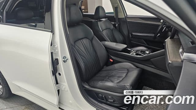 Kia K5 3세대 Signature, 2023 11