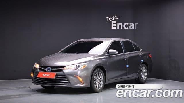 Toyota New 캠리 гибрид LE, 2017 1