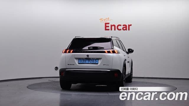 Peugeot e-2008 2세대 EV GT Line, 2021 4