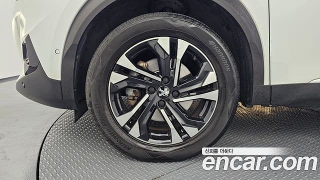 Peugeot e-2008 2세대 EV GT Line, 2021 все фото