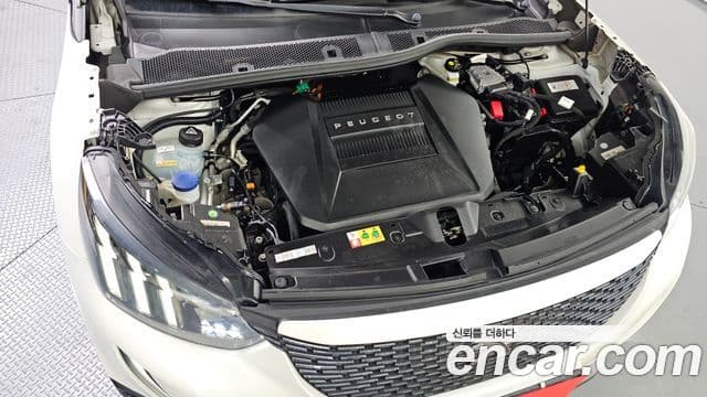 Peugeot e-2008 2세대 EV GT Line, 2021 6