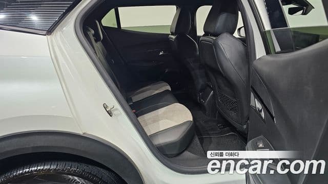 Peugeot e-2008 2세대 EV GT Line, 2021 12