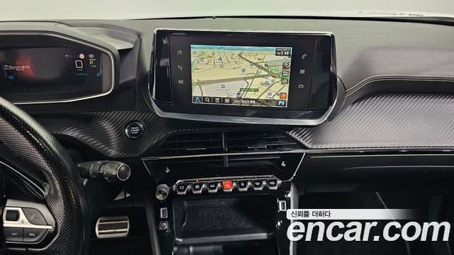 Peugeot e-2008 2세대 EV GT Line, 2021 16