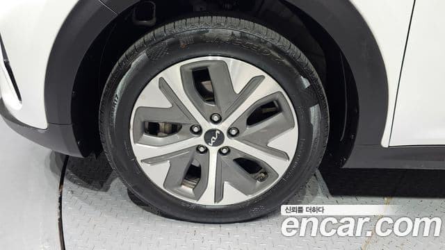 Kia Niro Plus Light (таксомоторный тип), 2023 все фото