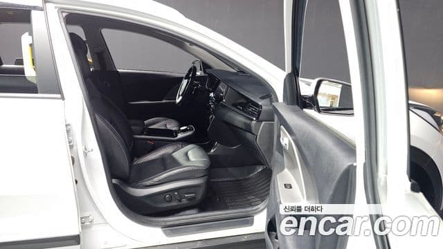 Kia Niro Plus Light (таксомоторный тип), 2023 11