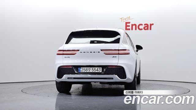 Genesis GV70, 2021 4