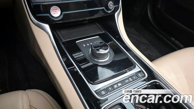 Jaguar XE Prestige, 2018 9