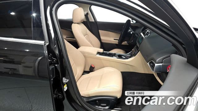 Jaguar XE Prestige, 2018 11