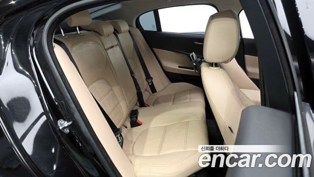 Jaguar XE Prestige, 2018 12