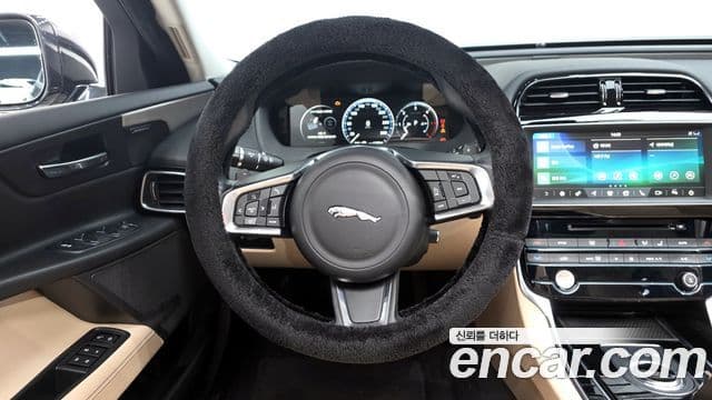 Jaguar XE Prestige, 2018 13