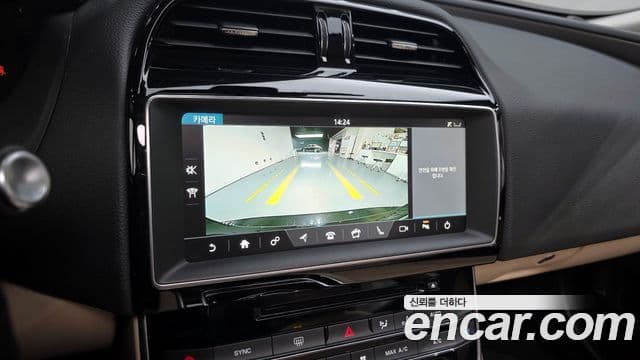 Jaguar XE Prestige, 2018 15