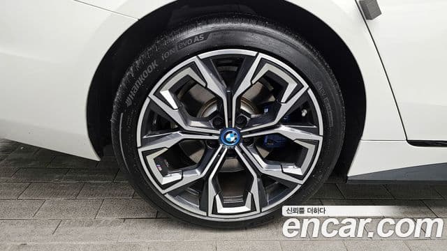 BMW i4 eDrive40 M Sport Pro, 2023 все фото