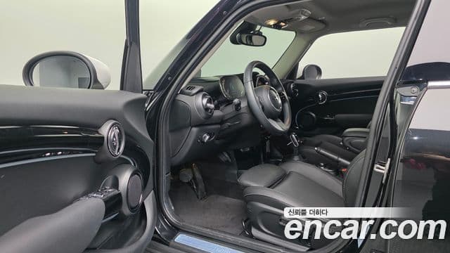 Mini Cooper 3세대, 2023 12