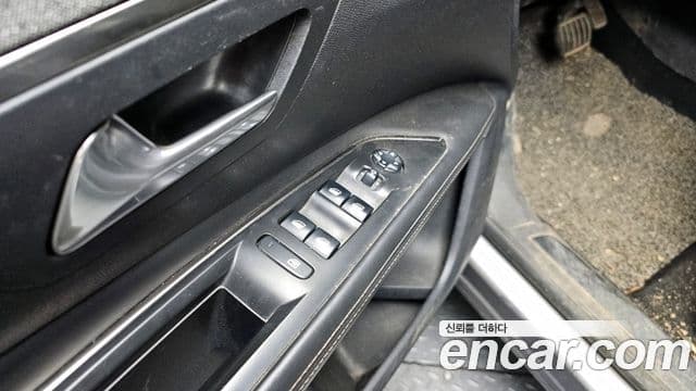 Peugeot 3008 2세대 1.6 BlueHDi Allure, 2018 18
