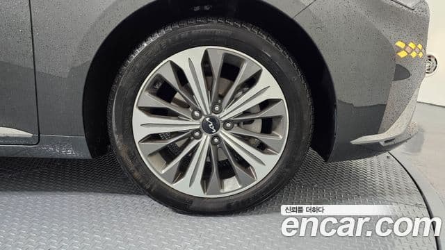 Kia K8 гибрид Signature, 2023 все фото