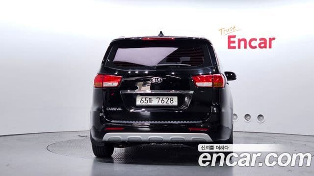 Kia All New Carnival Luxury, 2015 4