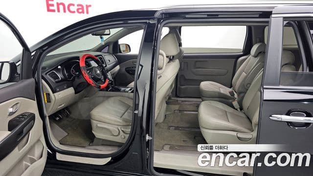 Kia All New Carnival Luxury, 2015 10