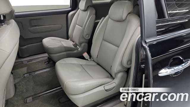 Kia All New Carnival Luxury, 2015 11