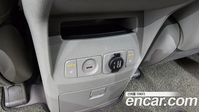 Kia All New Carnival Luxury, 2015 16