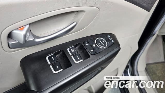 Kia All New Carnival Luxury, 2015 17