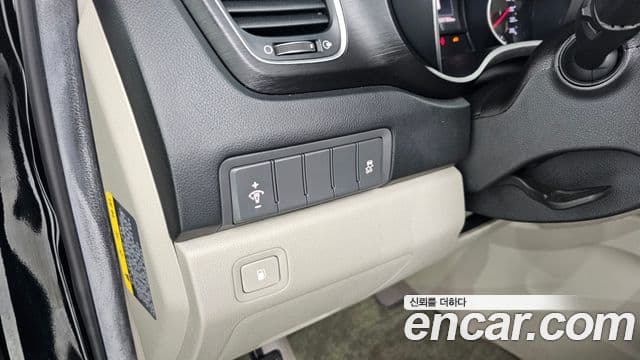 Kia All New Carnival Luxury, 2015 18