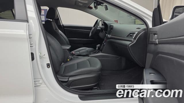 Hyundai Avante AD 1.6 GDI Value Plus, 2017 11