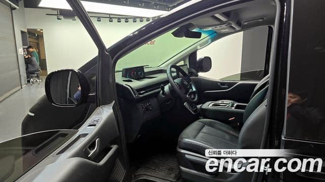 Hyundai Staria Modern, 2025 10