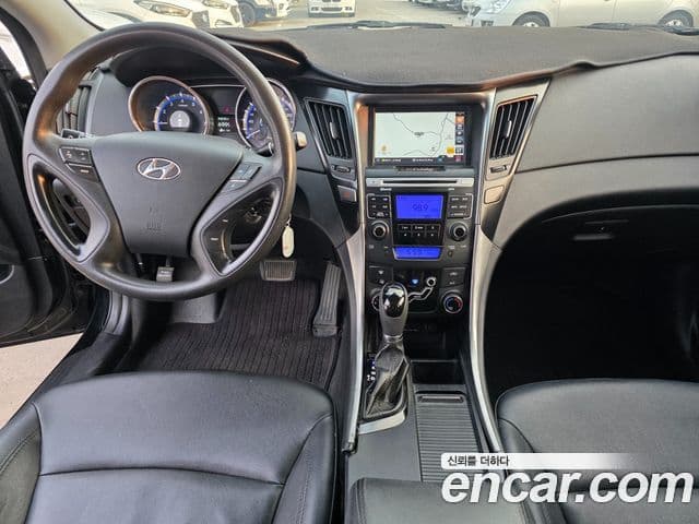 Hyundai YF Sonata Luxury, 2012 10