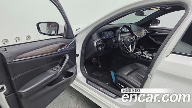 BMW 5시리즈 (G30) 520d M Sport Plus, 2017 10