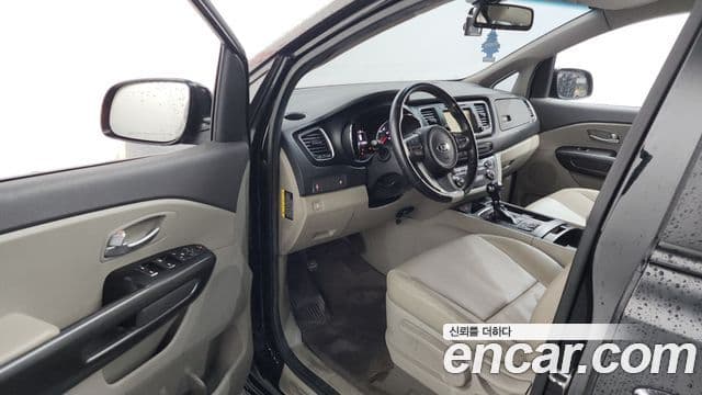 Kia All New Carnival Luxury, 2016 10