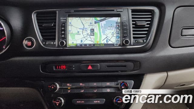 Kia All New Carnival Luxury, 2016 17