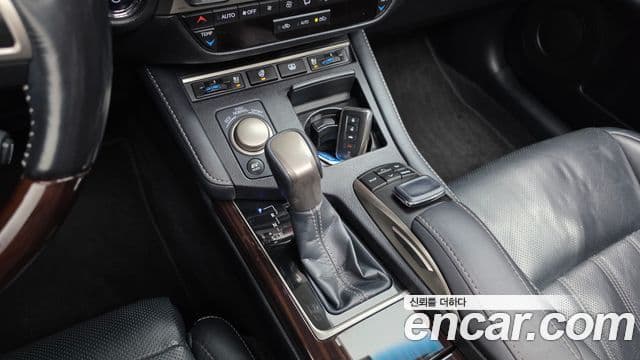 Lexus New ES300h XV60, 2018 9