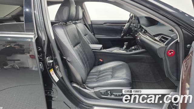 Lexus New ES300h XV60, 2018 11