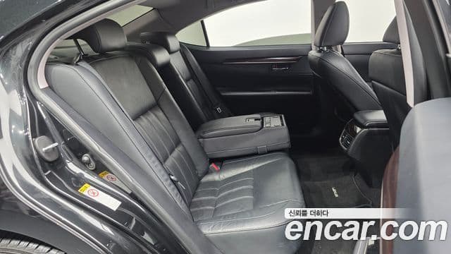 Lexus New ES300h XV60, 2018 12