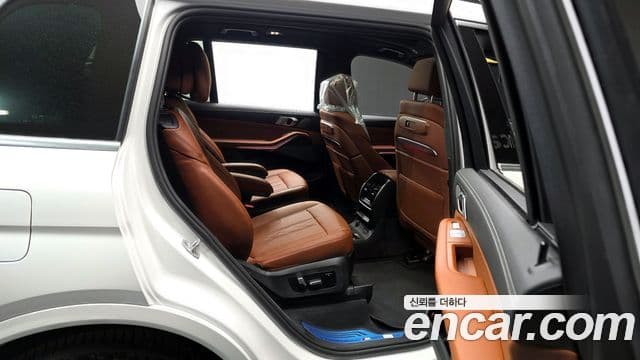BMW X7 (G07) xDrive 40d M Sport 6인승, 2025 12