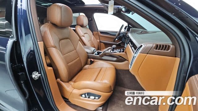 Porsche Cayenne (PO536) 3.0 E-гибрид, 2021 11