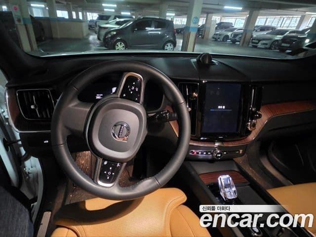 Volvo XC60 2세대 B5 Ultimate Bright, 2023 12