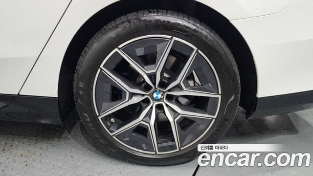 BMW 5시리즈 (G60) 520i M Sport, 2025 все фото