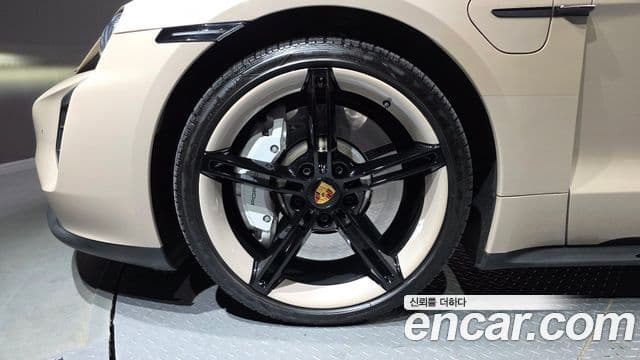 Porsche 타이칸 GTS, 2023 все фото