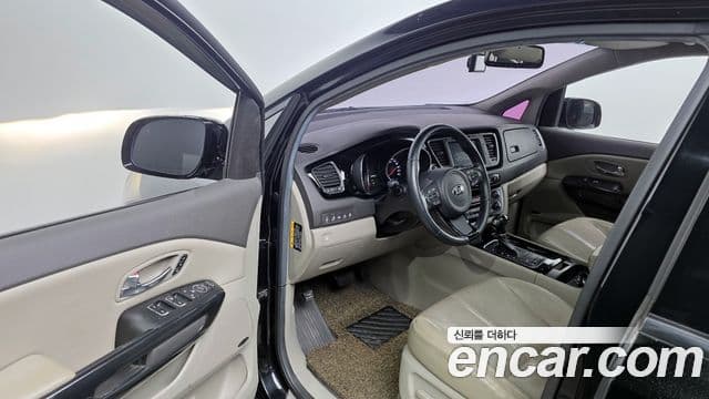 Kia All New Carnival Noblesse, 2015 10