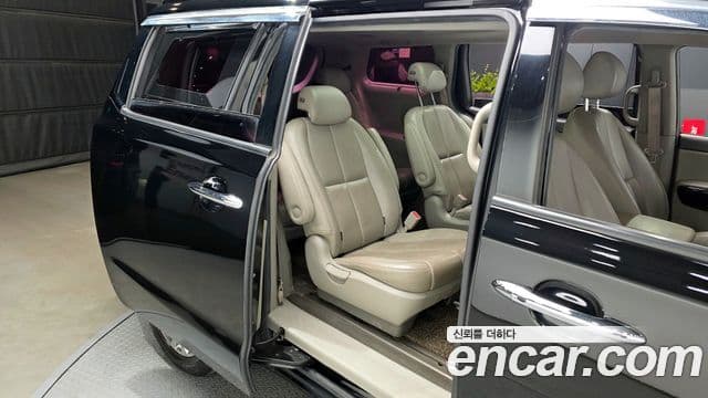 Kia All New Carnival Noblesse, 2015 12